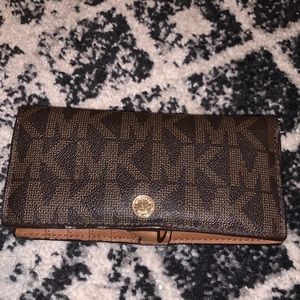 Michael kors wallet